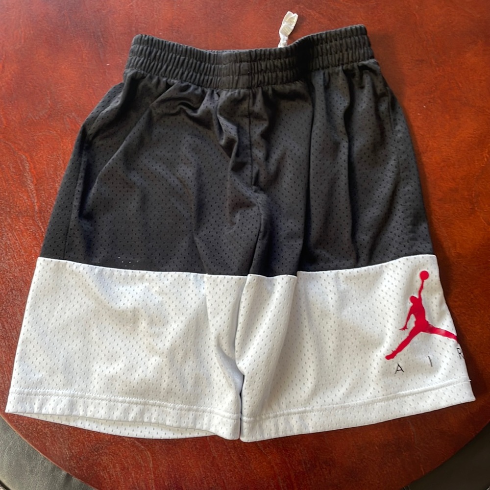 Boys Jordan mesh shorts